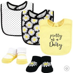 NWT Hudson Baby Infant Girl Cotton 3 Bibs,2 prs Sock Sets, Pretty Daisy msrp $23